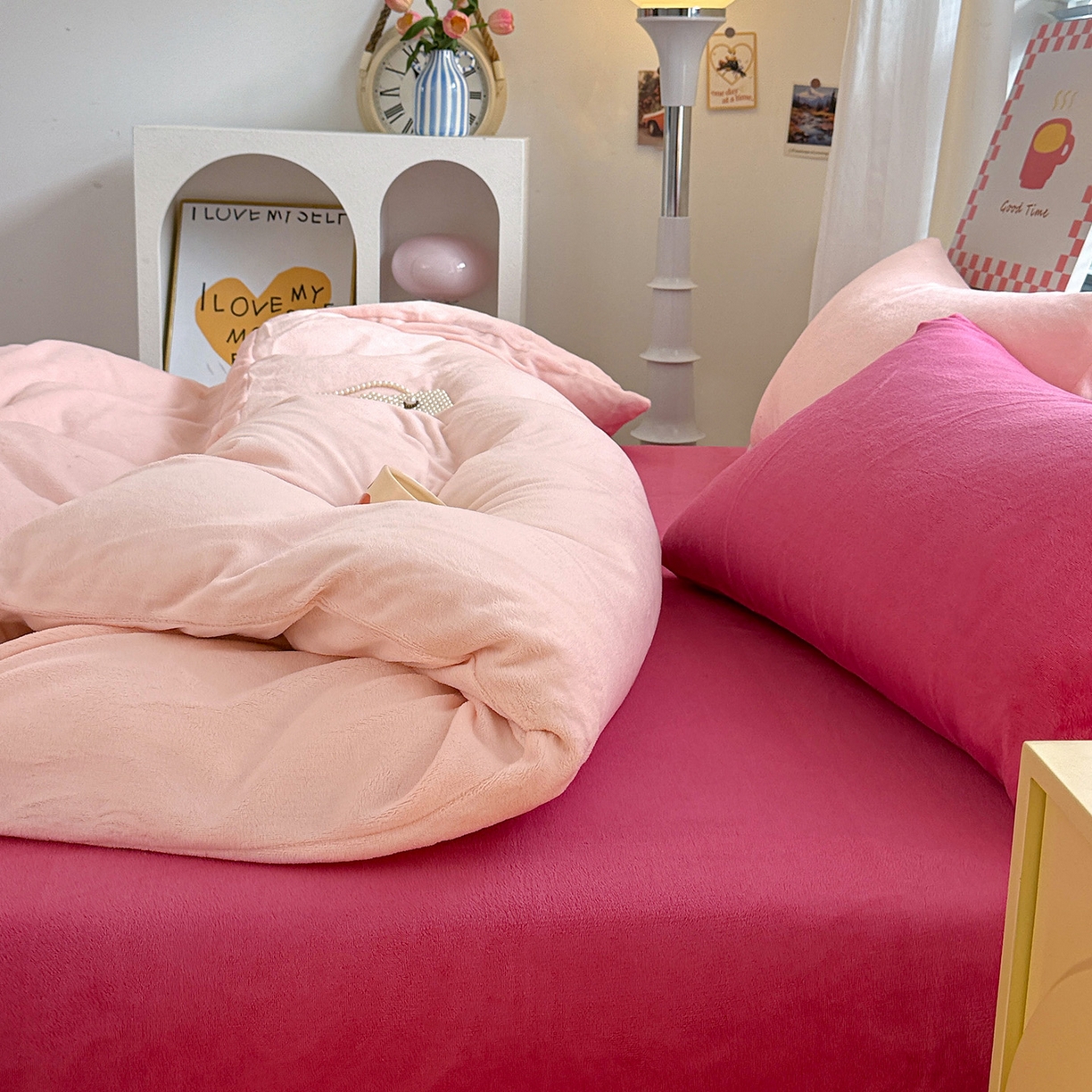 91家纺网 家纺一手货源 找家纺 （总）童颜 2025新款高克重拼色保暖牛奶绒四件套