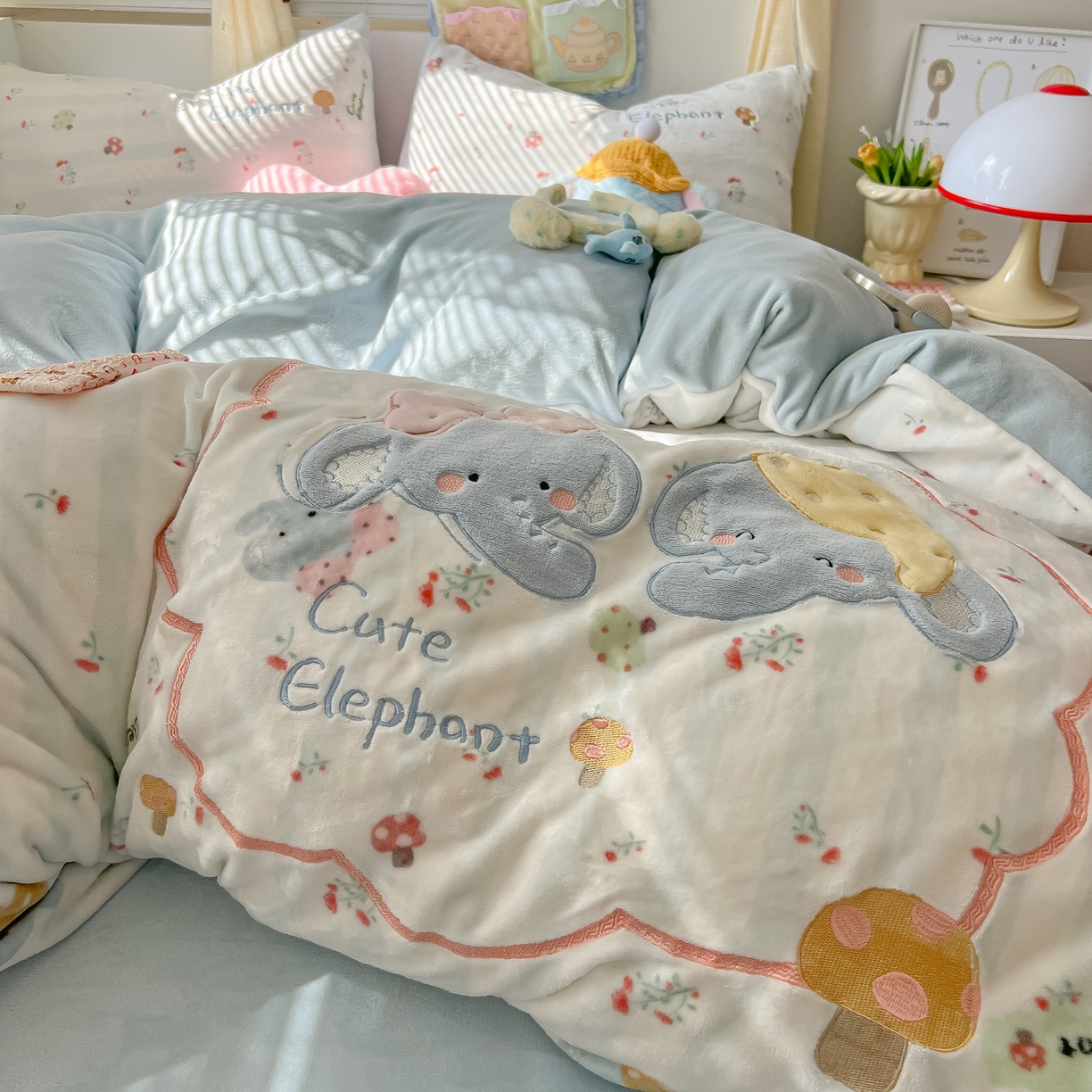 91家纺网 家纺一手货源 找家纺 （总）子钦家纺 2025秋冬新款加厚牛奶绒卡通印花贴布绣床单床笠四件套