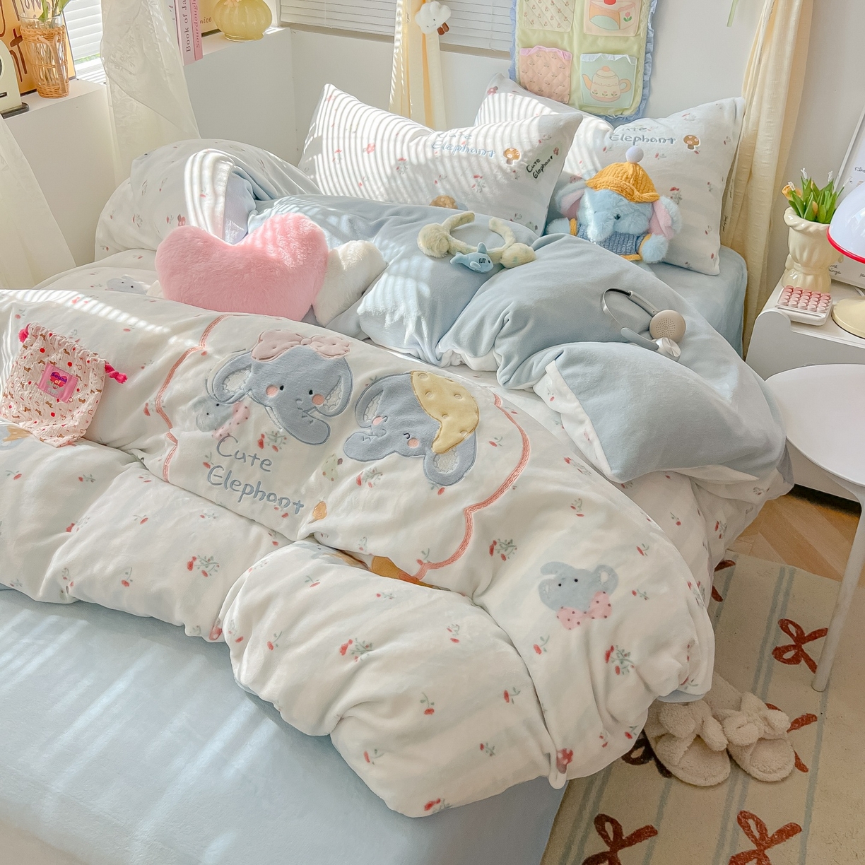 91家纺网 家纺一手货源 找家纺 子钦家纺 2025秋冬新款加厚牛奶绒卡通印花贴布绣床单床笠四件套 大象兄弟