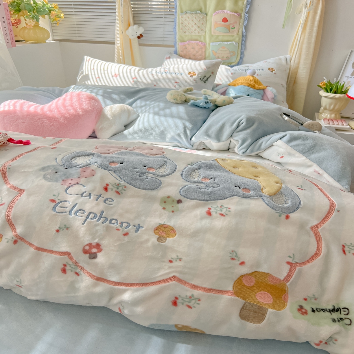 91家纺网 家纺一手货源 找家纺 子钦家纺 2025秋冬新款加厚牛奶绒卡通印花贴布绣床单床笠四件套 大象兄弟