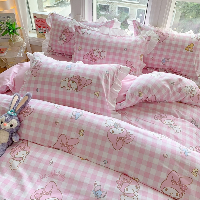 91家纺网 家纺一手货源 找家纺 玉元坊2025新款三丽鸥系列 全棉床单纯棉床裙三四件套  粉格美乐蒂【花边款】