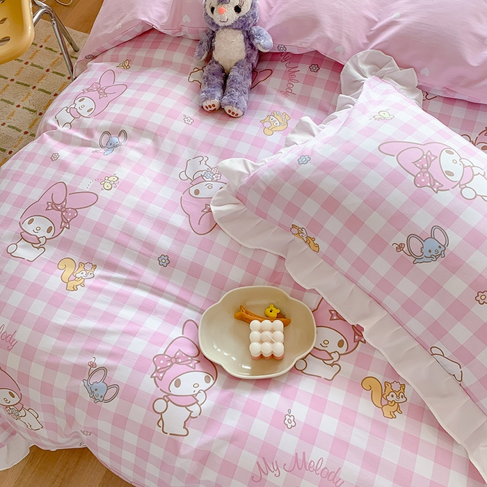 91家纺网 家纺一手货源 找家纺 玉元坊2025新款三丽鸥系列 全棉床单纯棉床裙三四件套  粉格美乐蒂【花边款】