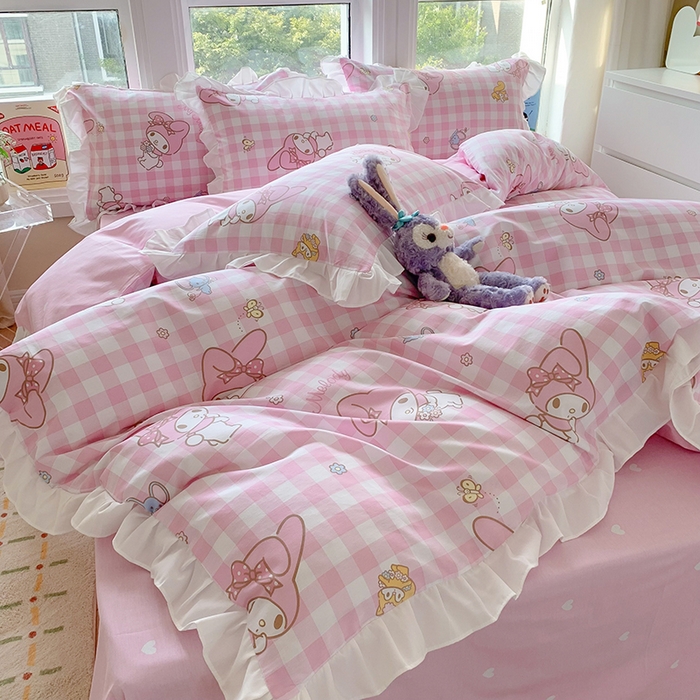 91家纺网 家纺一手货源 找家纺 玉元坊2025新款三丽鸥系列 全棉床单纯棉床裙三四件套  粉格美乐蒂【花边款】