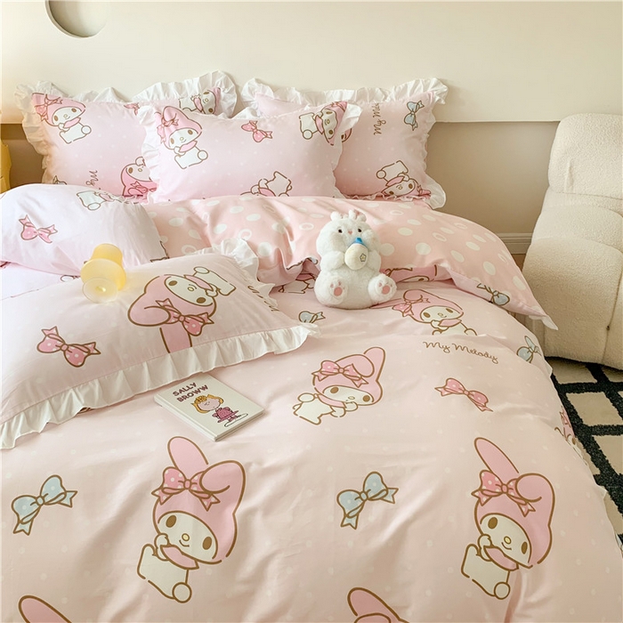 91家纺网 家纺一手货源 找家纺 玉元坊2025新款三丽鸥系列 全棉床单纯棉床裙三四件套  蝴蝶结美乐蒂【花边款】