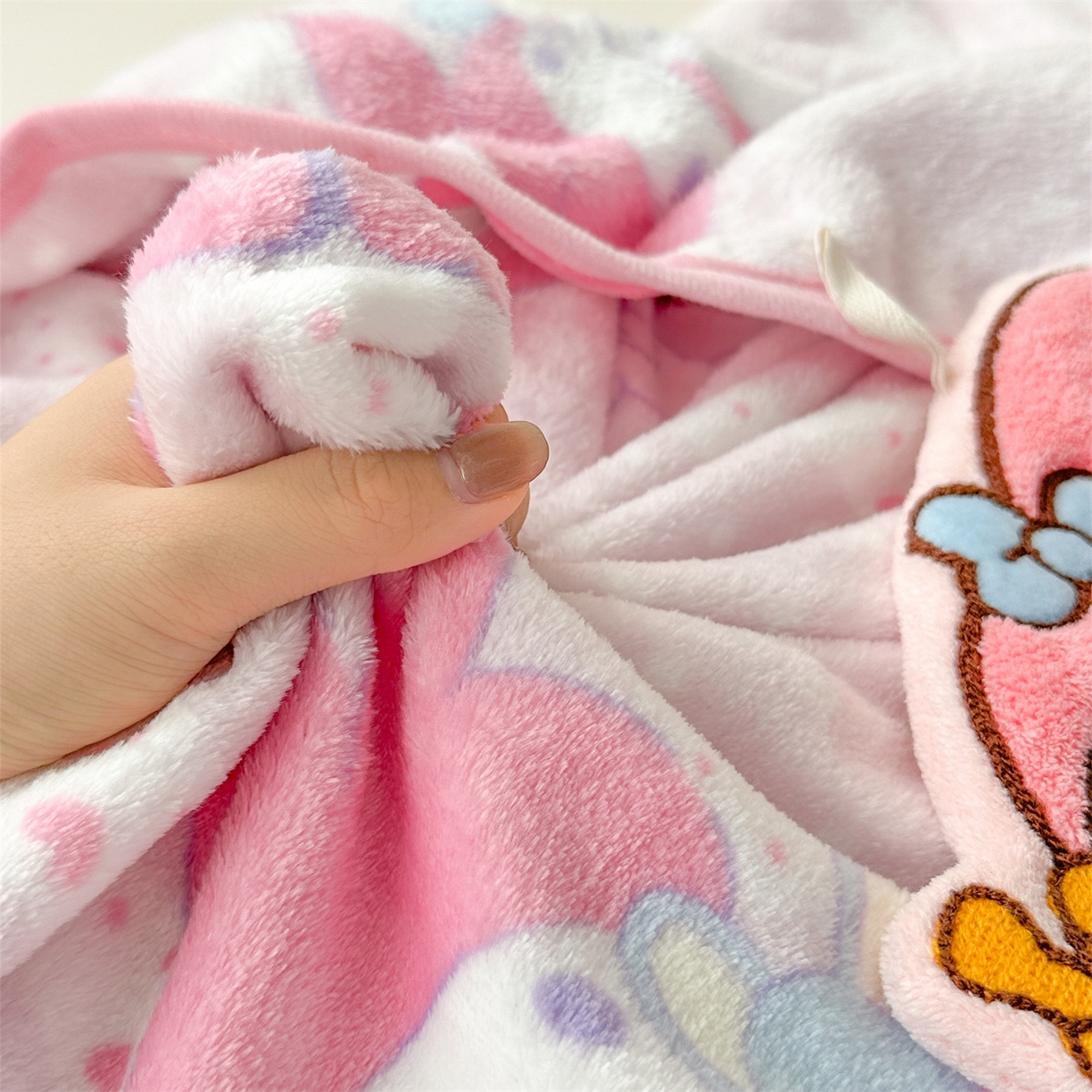 91家纺网 家纺一手货源 找家纺 花满路 2025新款亲肤舒适三丽鸥儿童毯毛毯毯子 爱心美乐蒂