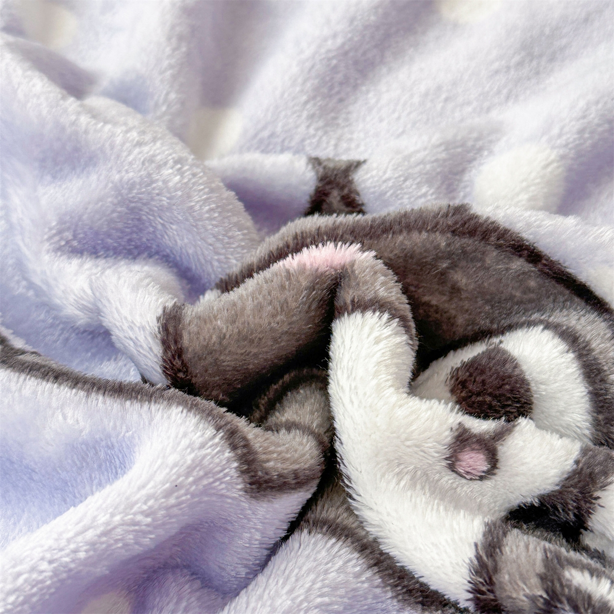 91家纺网 家纺一手货源 找家纺 花满路 2025新款亲肤舒适三丽鸥儿童毯毛毯毯子 草莓库洛米