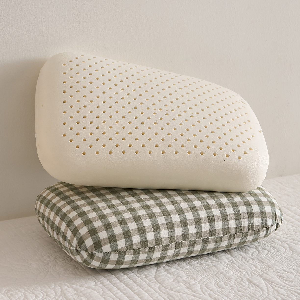 91家纺网 家纺一手货源 找家纺 鼎盛乳胶 2025新款腰靠乳胶枕面包枕 水洗绿