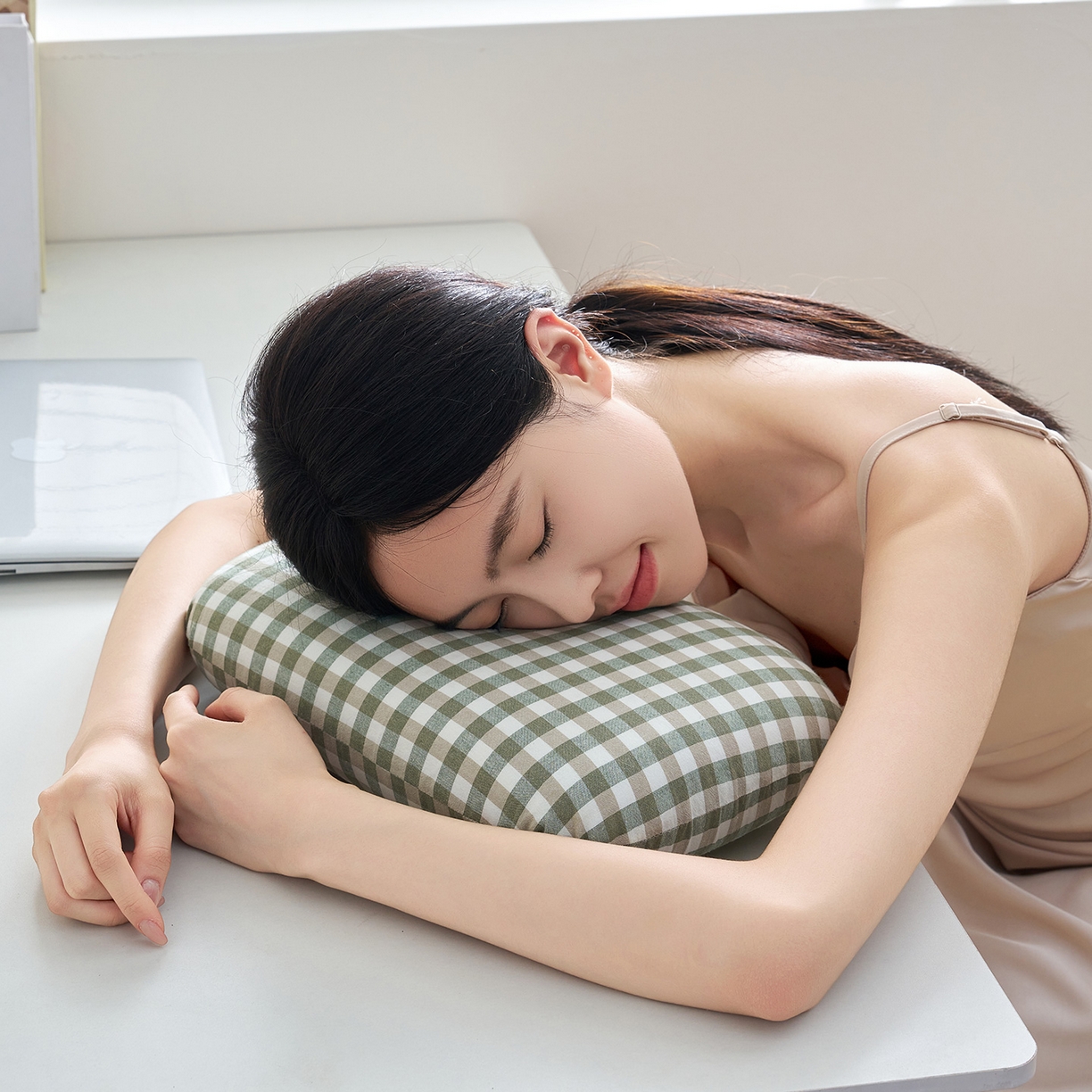 91家纺网 家纺一手货源 找家纺 鼎盛乳胶 2025新款腰靠乳胶枕面包枕 水洗绿