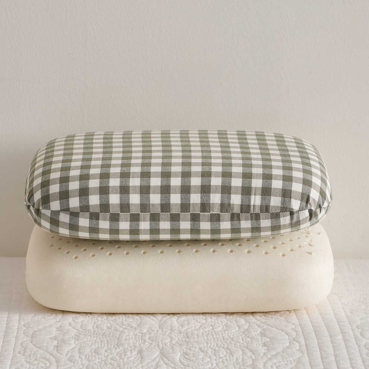 91家纺网 家纺一手货源 找家纺 鼎盛乳胶 2025新款腰靠乳胶枕面包枕 水洗绿