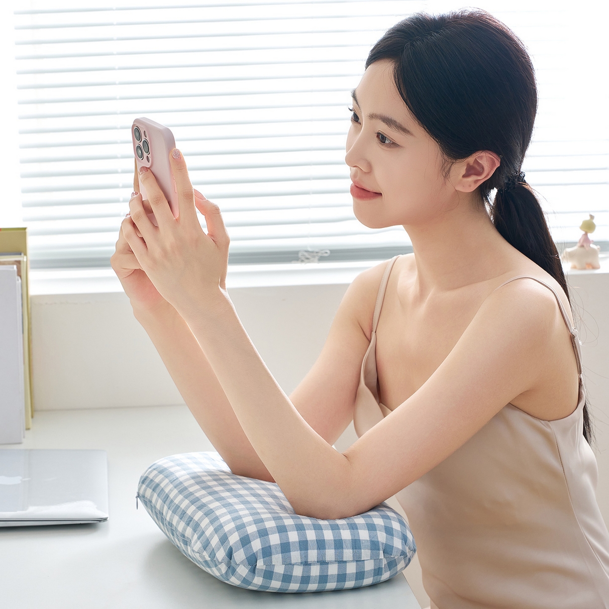 91家纺网 家纺一手货源 找家纺 鼎盛乳胶 2025新款腰靠乳胶枕面包枕 水洗蓝