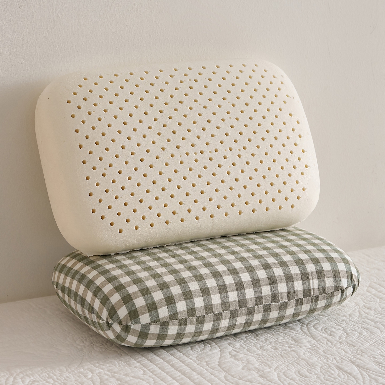 91家纺网 家纺一手货源 找家纺 鼎盛乳胶 2025新款腰靠乳胶枕面包枕 水洗绿