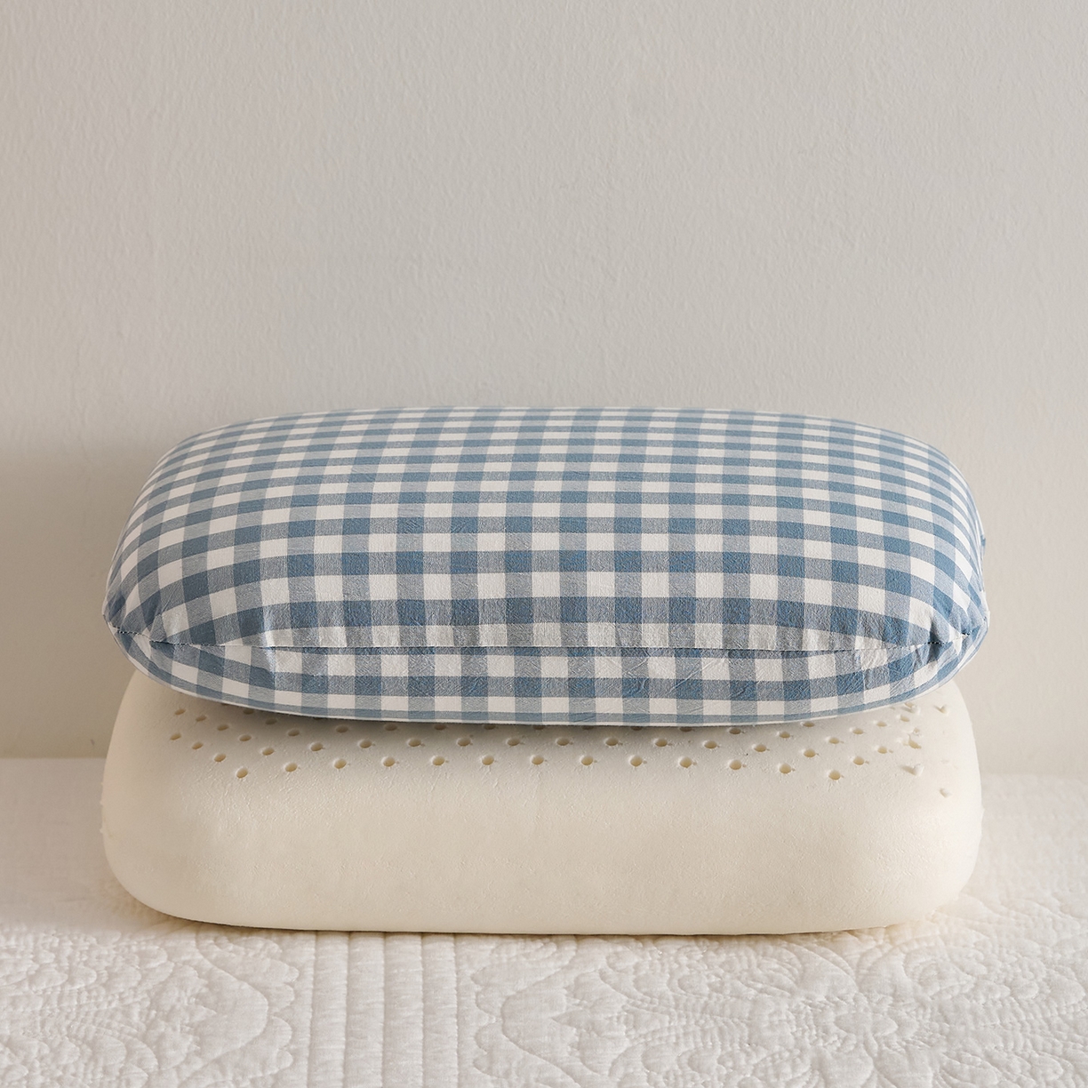 91家纺网 家纺一手货源 找家纺 鼎盛乳胶 2025新款腰靠乳胶枕面包枕 水洗蓝