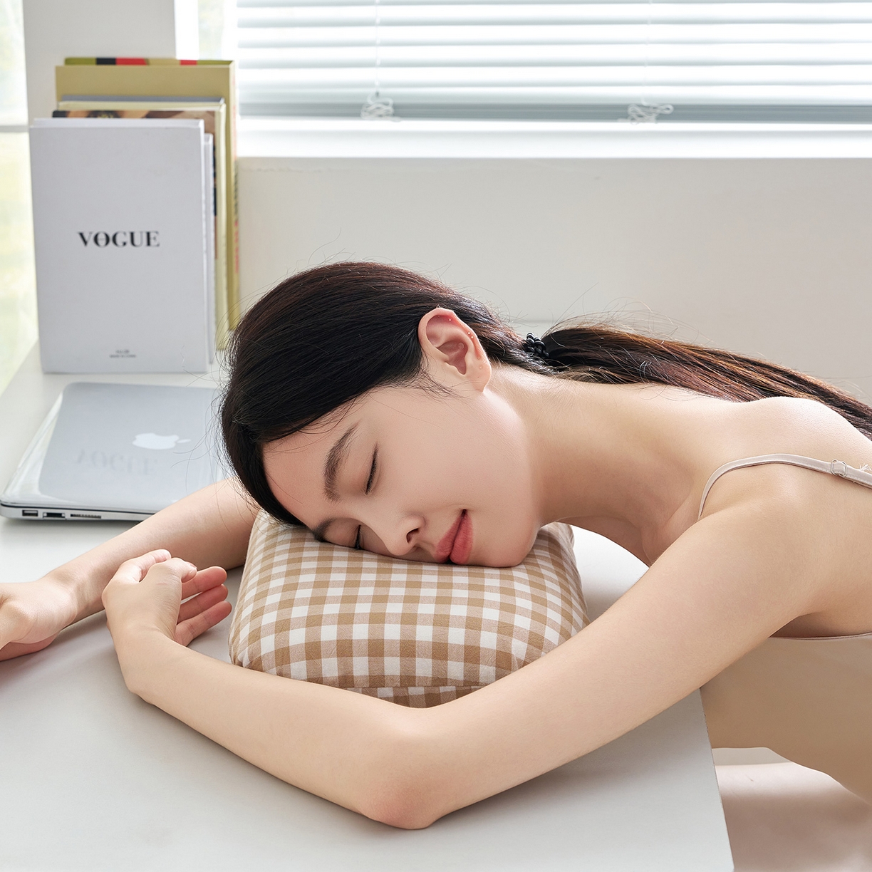 91家纺网 家纺一手货源 找家纺 鼎盛乳胶 2025新款腰靠乳胶枕面包枕 水洗咖