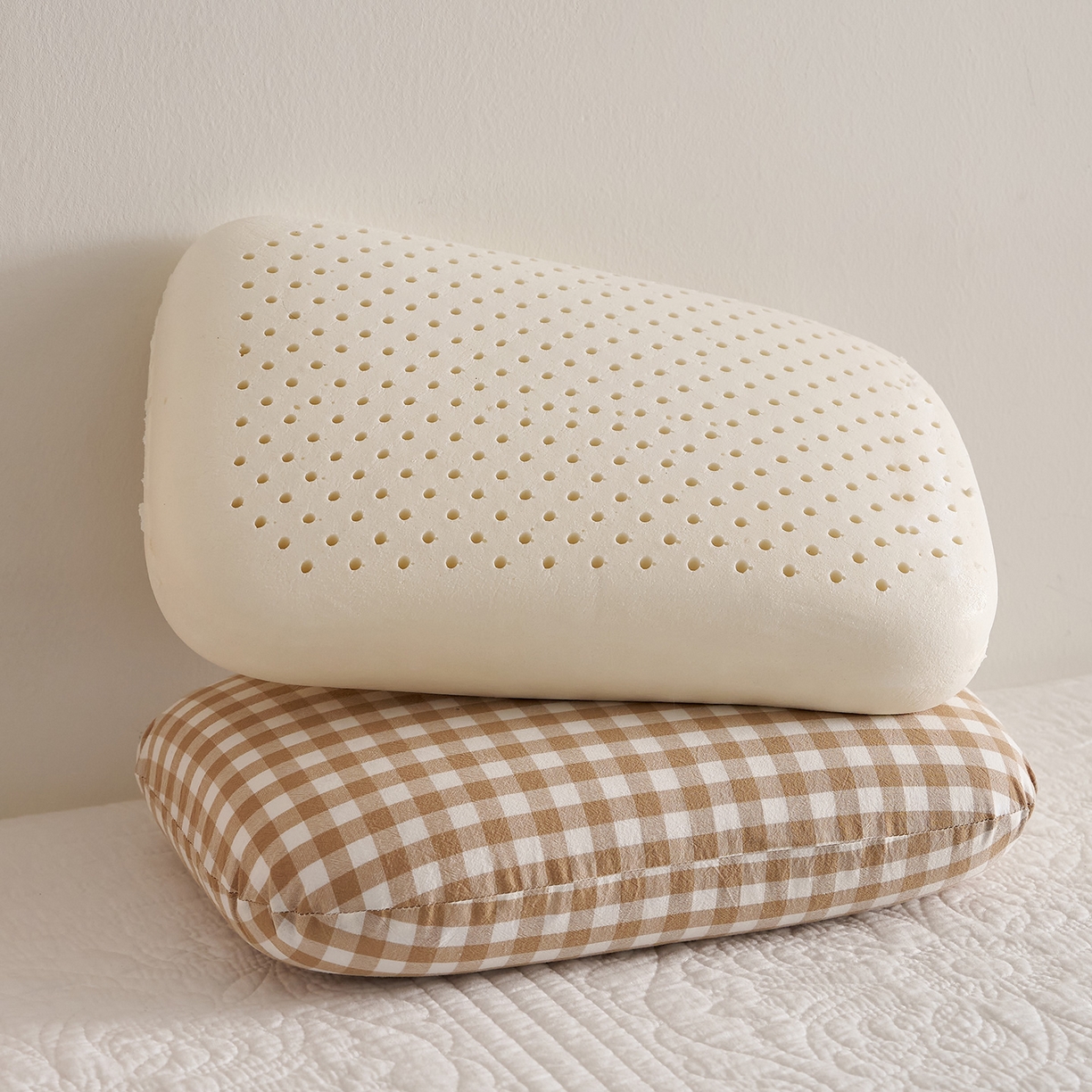 91家纺网 家纺一手货源 找家纺 鼎盛乳胶 2025新款腰靠乳胶枕面包枕 水洗咖