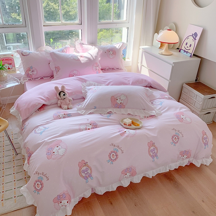 91家纺网 家纺一手货源 找家纺 玉元坊2025新款三丽鸥系列 全棉床单纯棉床裙三四件套  小兔美乐蒂【花边款】