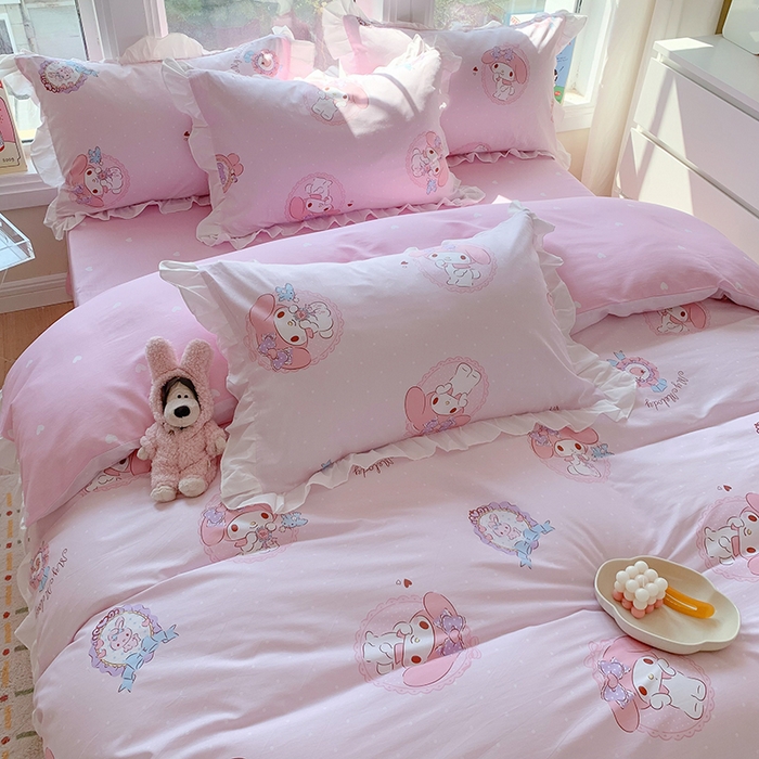 91家纺网 家纺一手货源 找家纺 玉元坊2025新款三丽鸥系列 全棉床单纯棉床裙三四件套  小兔美乐蒂【花边款】