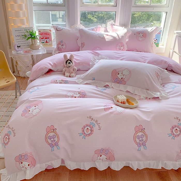 91家纺网 家纺一手货源 找家纺 玉元坊2025新款三丽鸥系列 全棉床单纯棉床裙三四件套  小兔美乐蒂【花边款】