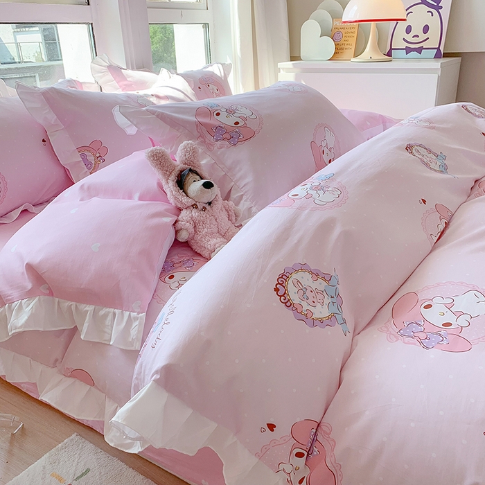 91家纺网 家纺一手货源 找家纺 玉元坊2025新款三丽鸥系列 全棉床单纯棉床裙三四件套  小兔美乐蒂【花边款】