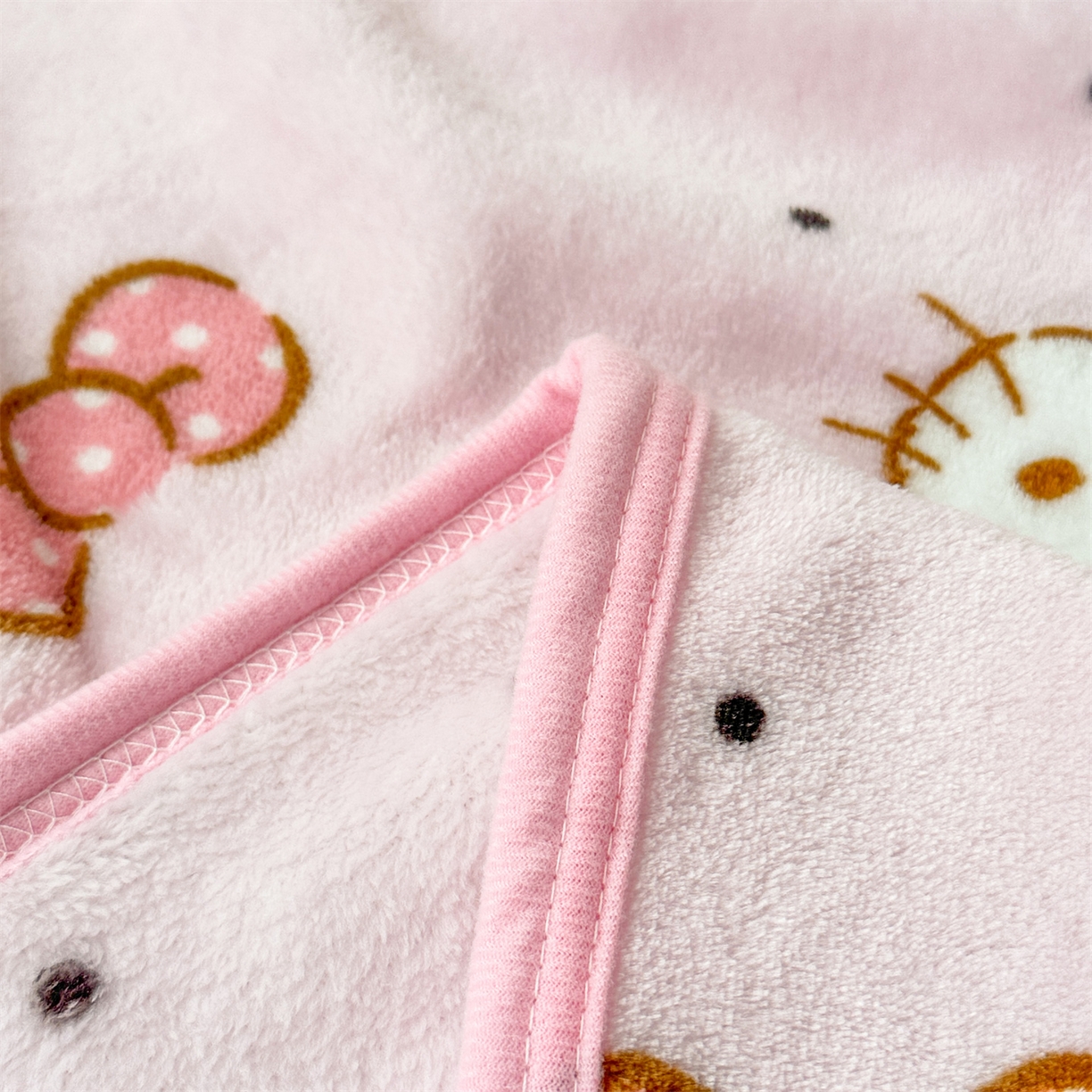 91家纺网 家纺一手货源 找家纺 花满路 2025新款亲肤舒适三丽鸥儿童毯毛毯毯子 点点kt