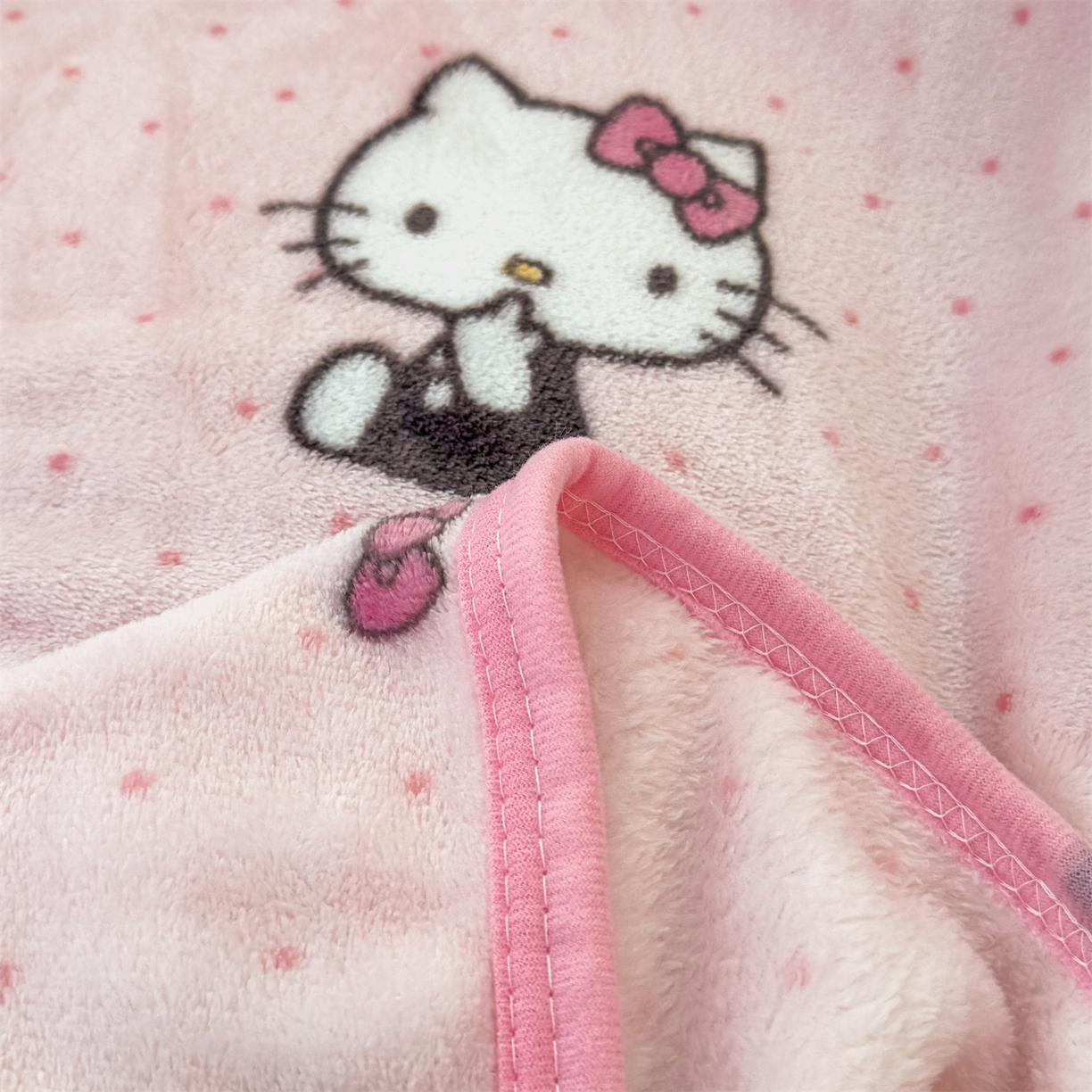 91家纺网 家纺一手货源 找家纺 花满路 2025新款亲肤舒适三丽鸥儿童毯毛毯毯子 粉粉kitty