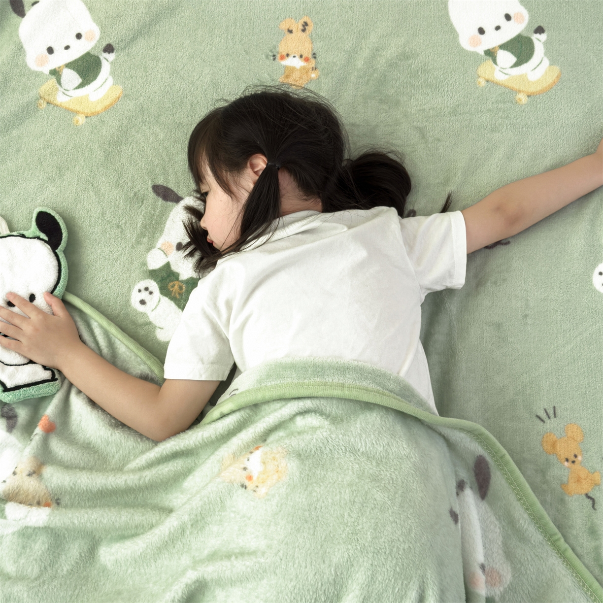 91家纺网 家纺一手货源 找家纺 花满路 2025新款亲肤舒适三丽鸥儿童毯毛毯毯子 滑板卡帕狗