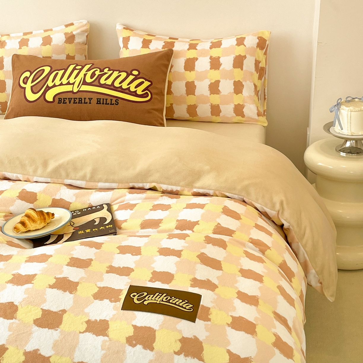 91家纺网 家纺一手货源 找家纺 如一 2025新款美式复古风数码织标牛奶绒四件套 复古咖