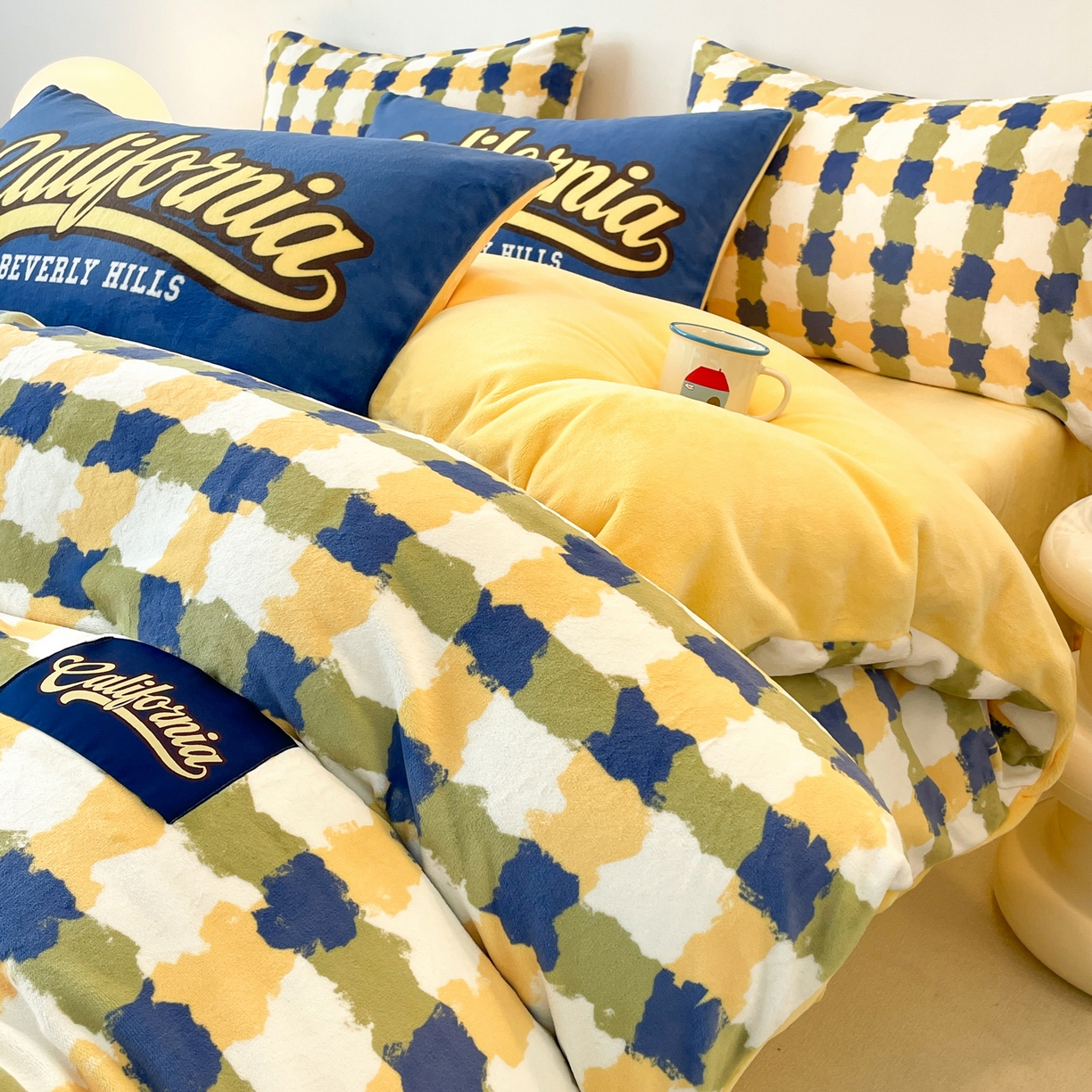 91家纺网 家纺一手货源 找家纺 如一 2025新款美式复古风数码织标牛奶绒四件套 复古蓝