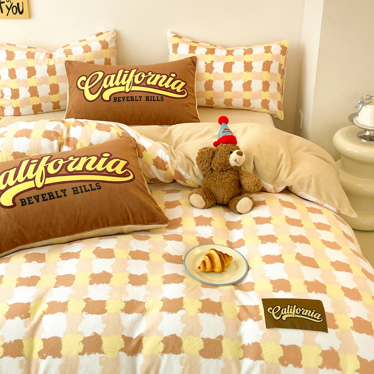 91家纺网 家纺一手货源 找家纺 如一 2025新款美式复古风数码织标牛奶绒四件套 复古咖