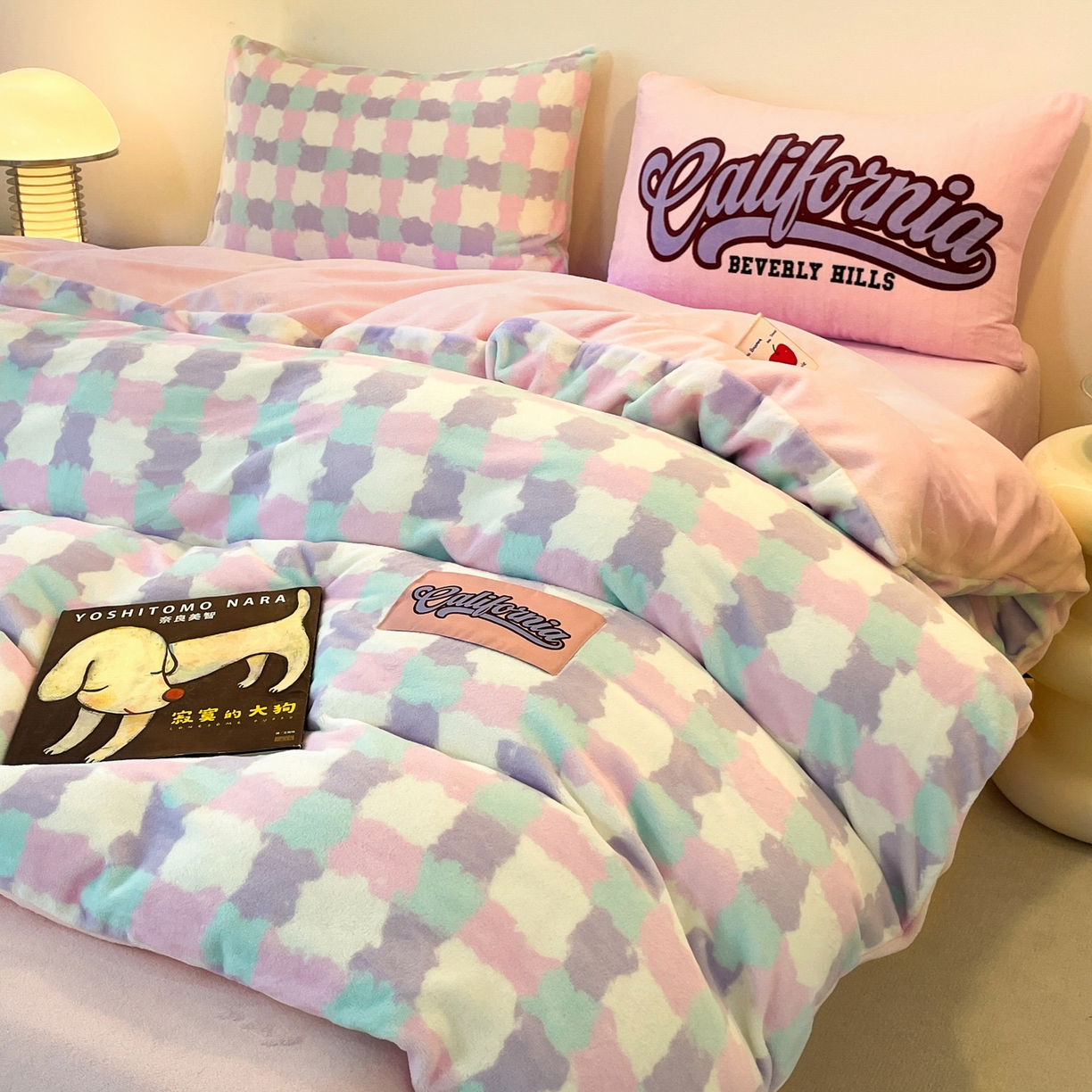 91家纺网 家纺一手货源 找家纺 如一 2025新款美式复古风数码织标牛奶绒四件套 复古粉