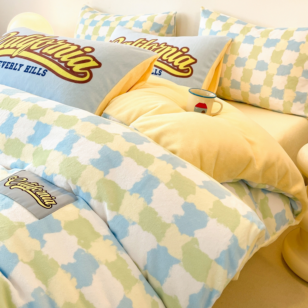 91家纺网 家纺一手货源 找家纺 如一 2025新款美式复古风数码织标牛奶绒四件套 复古绿