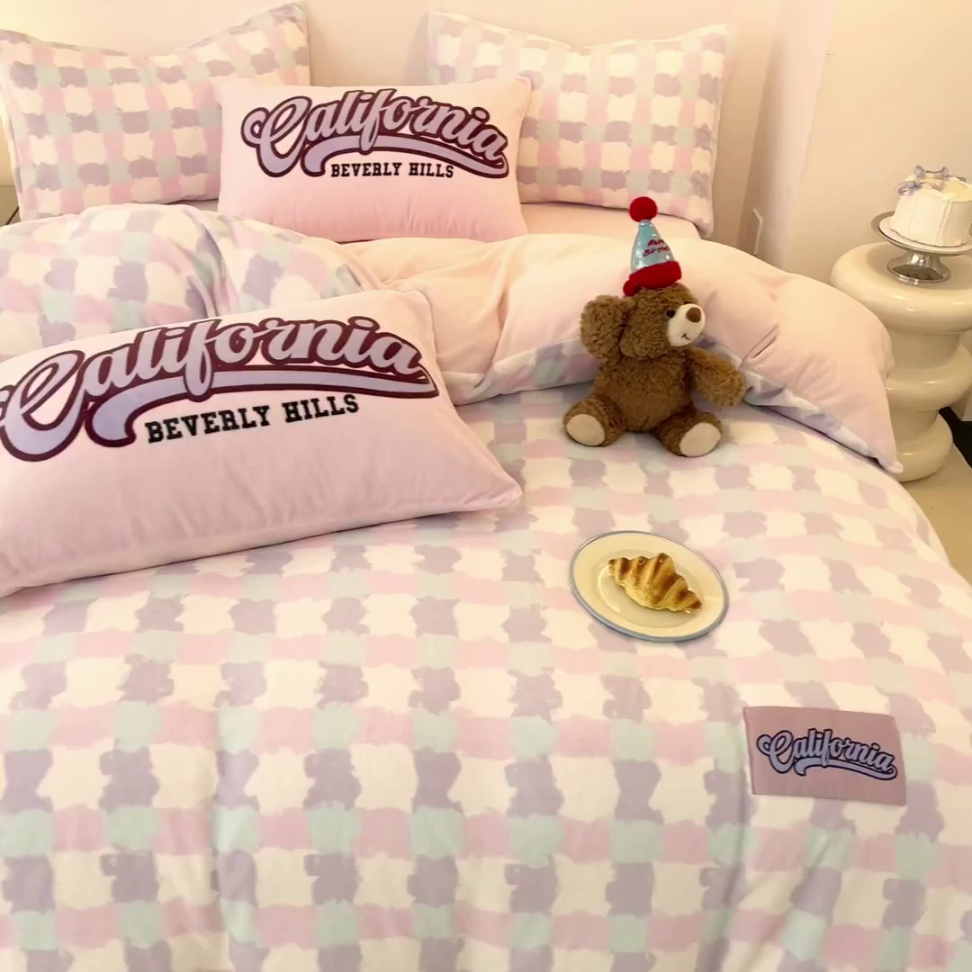 91家纺网 家纺一手货源 找家纺 如一 2025新款美式复古风数码织标牛奶绒四件套 复古粉