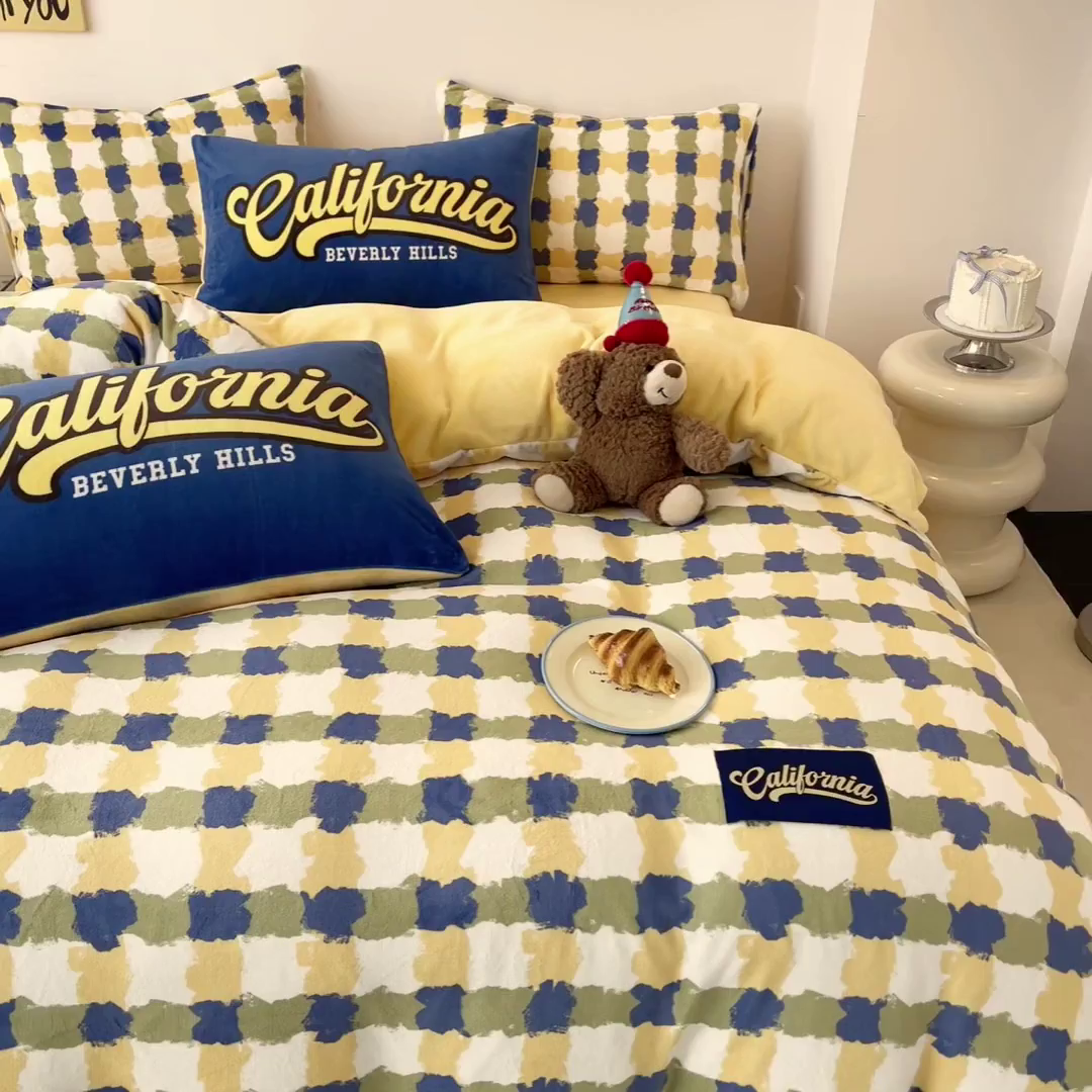 91家纺网 家纺一手货源 找家纺 如一 2025新款美式复古风数码织标牛奶绒四件套 复古蓝