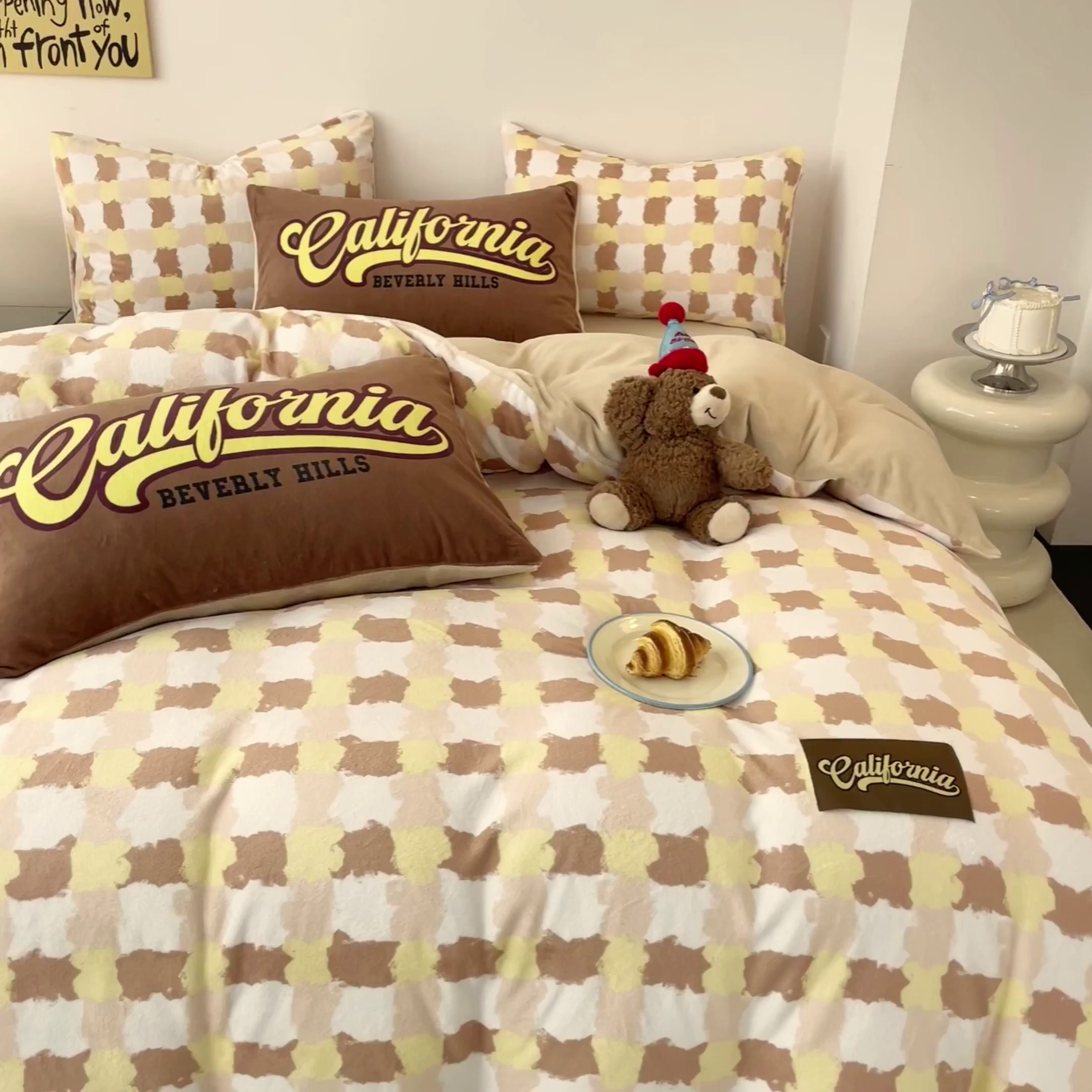 91家纺网 家纺一手货源 找家纺 如一 2025新款美式复古风数码织标牛奶绒四件套 复古咖