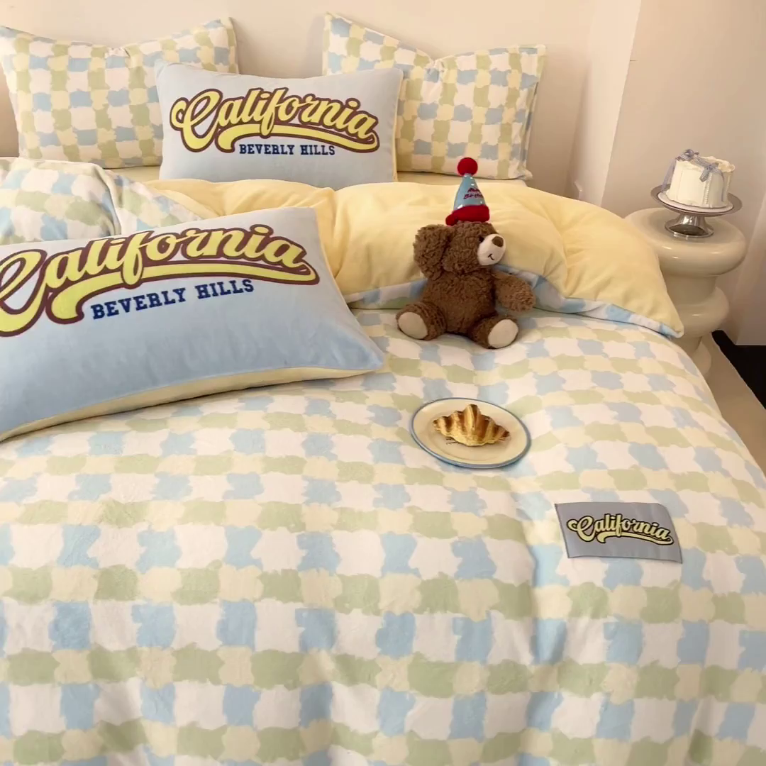 91家纺网 家纺一手货源 找家纺 如一 2025新款美式复古风数码织标牛奶绒四件套 复古绿