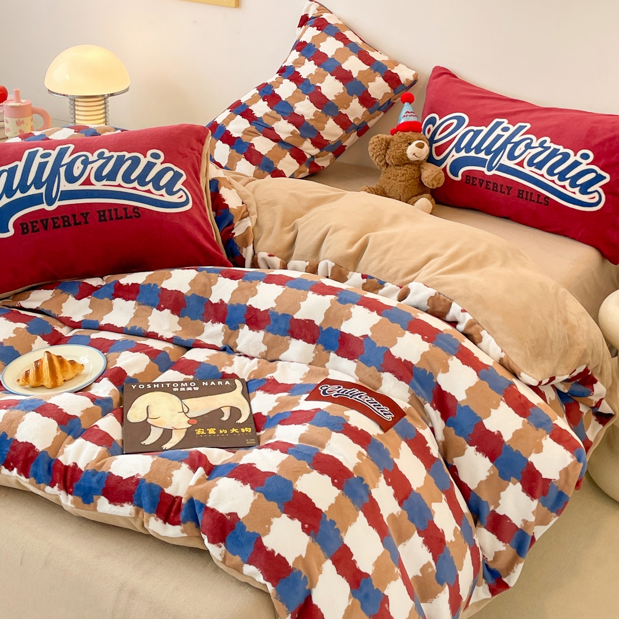 91家纺网 家纺一手货源 找家纺 如一 2025新款美式复古风数码织标牛奶绒四件套 复古红