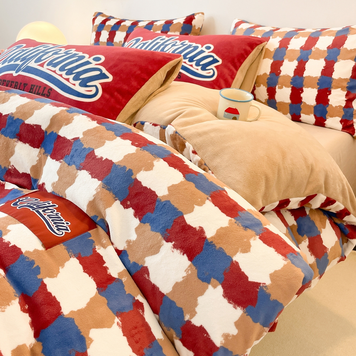 91家纺网 家纺一手货源 找家纺 如一 2025新款美式复古风数码织标牛奶绒四件套 复古红