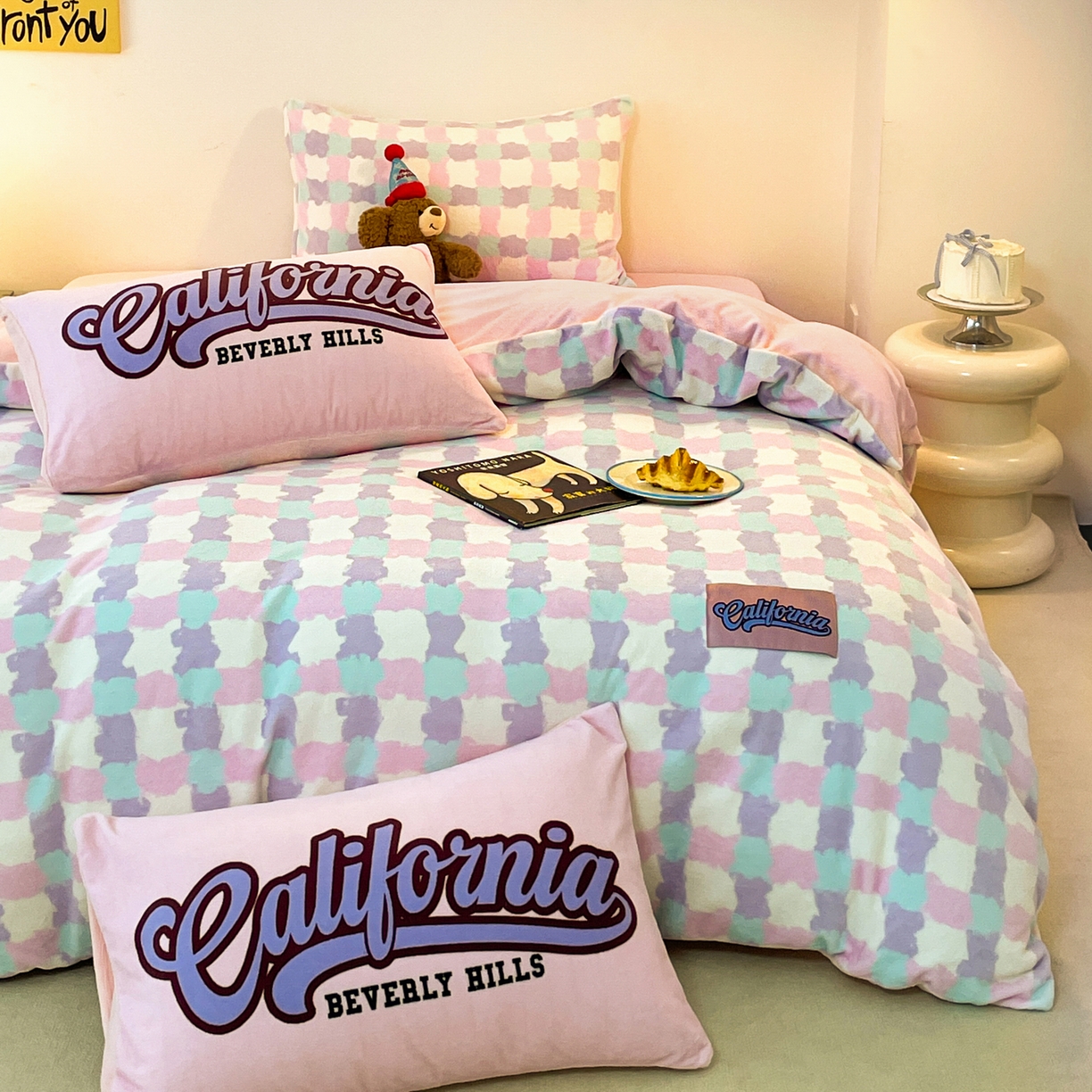 91家纺网 家纺一手货源 找家纺 如一 2025新款美式复古风数码织标牛奶绒四件套 复古粉