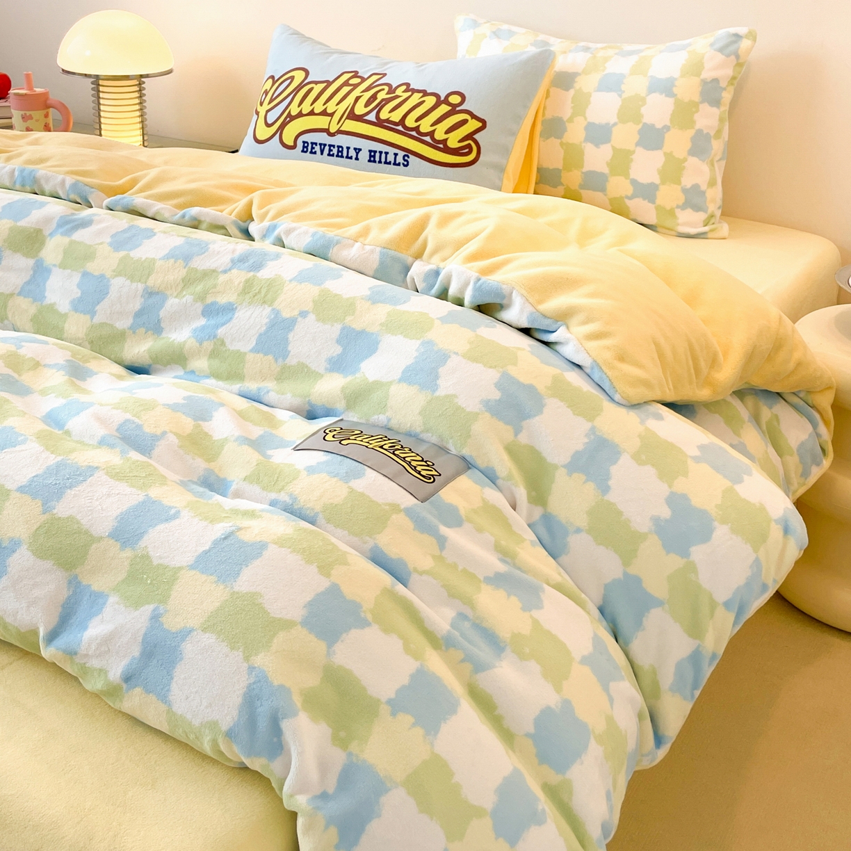 91家纺网 家纺一手货源 找家纺 如一 2025新款美式复古风数码织标牛奶绒四件套 复古绿