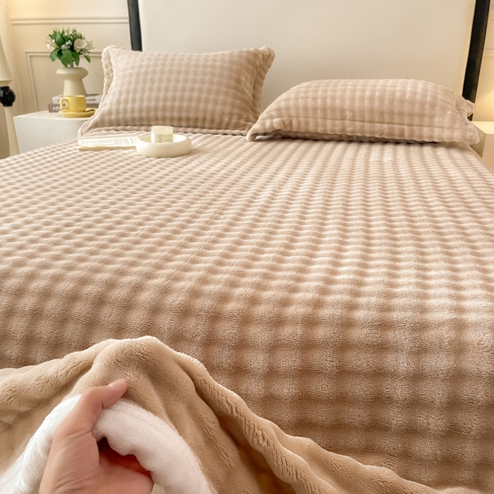 91家纺网 家纺一手货源 找家纺 宅部落 2025新款加厚牛奶绒泡泡绒单床单床单单品床单单件 优雅驼