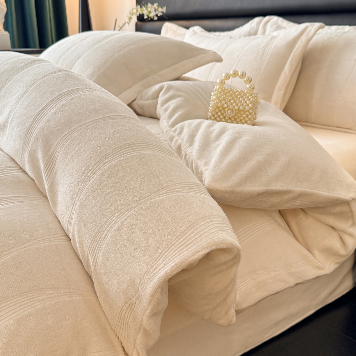 91家纺网 家纺一手货源 找家纺 （总）逸尚阁 2025新款立体雕花牛奶绒四件套--史密斯