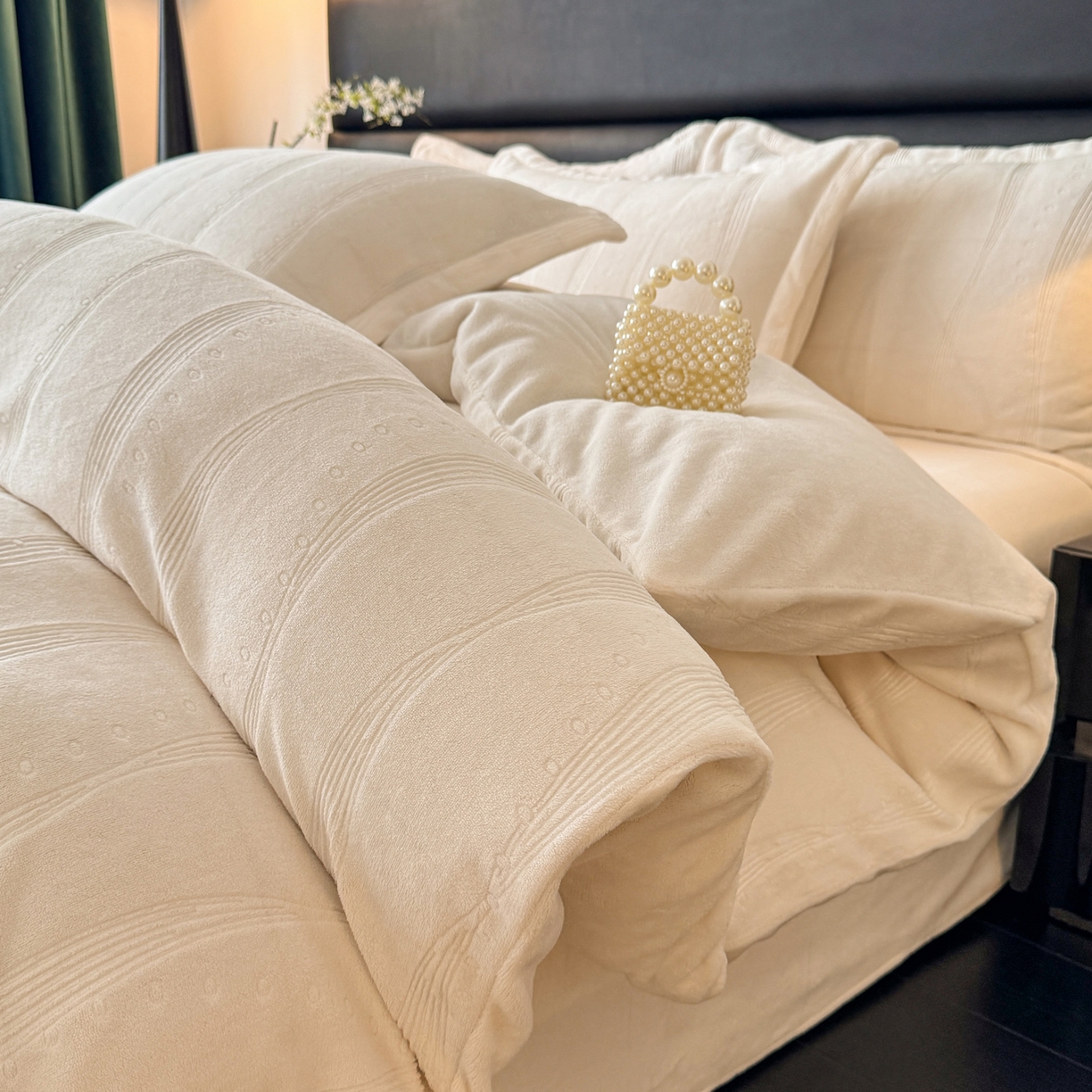 91家纺网 家纺一手货源 找家纺 （总）逸尚阁 2025新款立体雕花牛奶绒四件套--史密斯