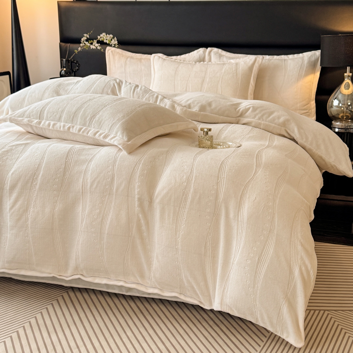 91家纺网 家纺一手货源 找家纺 （总）逸尚阁 2025新款立体雕花牛奶绒四件套--史密斯