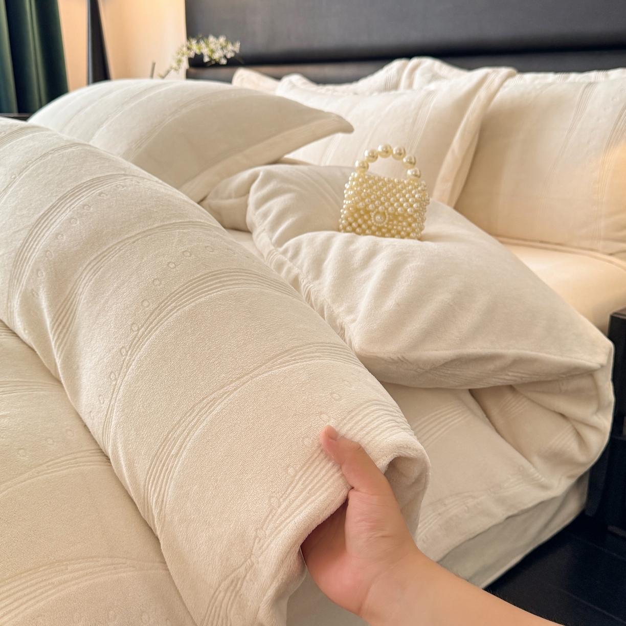 91家纺网 家纺一手货源 找家纺 （总）逸尚阁 2025新款立体雕花牛奶绒四件套--史密斯