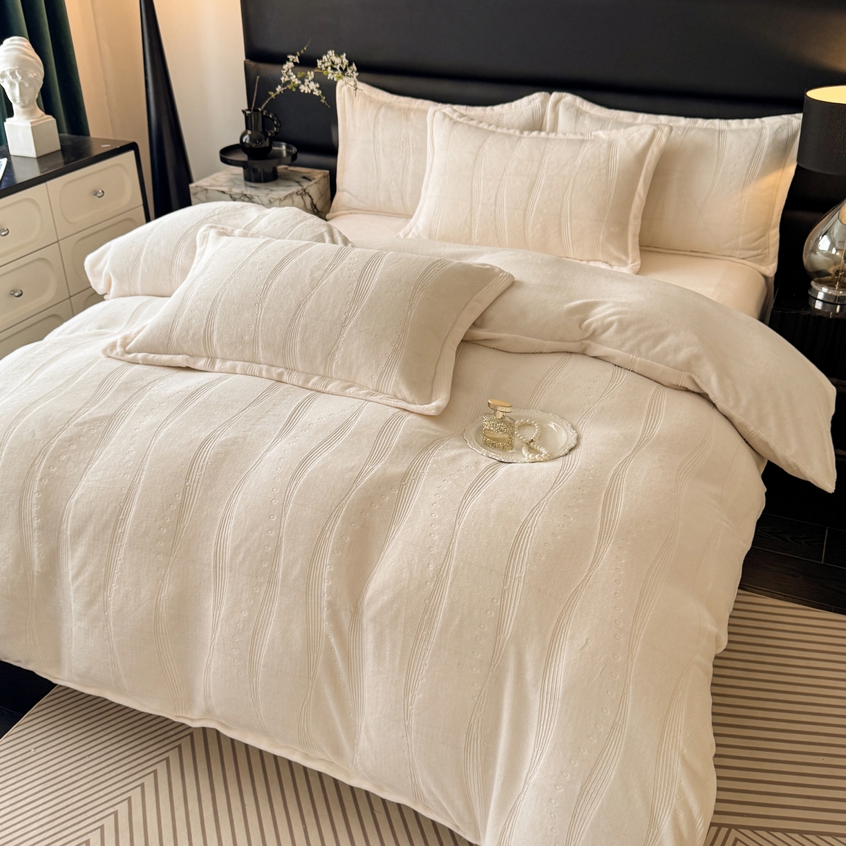 91家纺网 家纺一手货源 找家纺 （总）逸尚阁 2025新款立体雕花牛奶绒四件套--史密斯