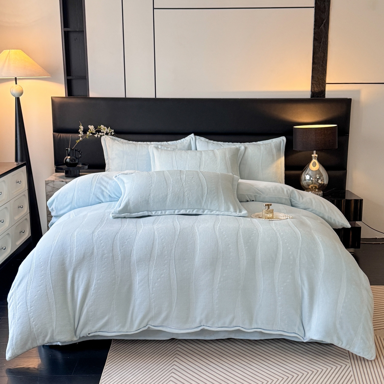 91家纺网 家纺一手货源 找家纺 逸尚阁 2025新款立体雕花牛奶绒四件套--史密斯 史密斯-海洋蓝