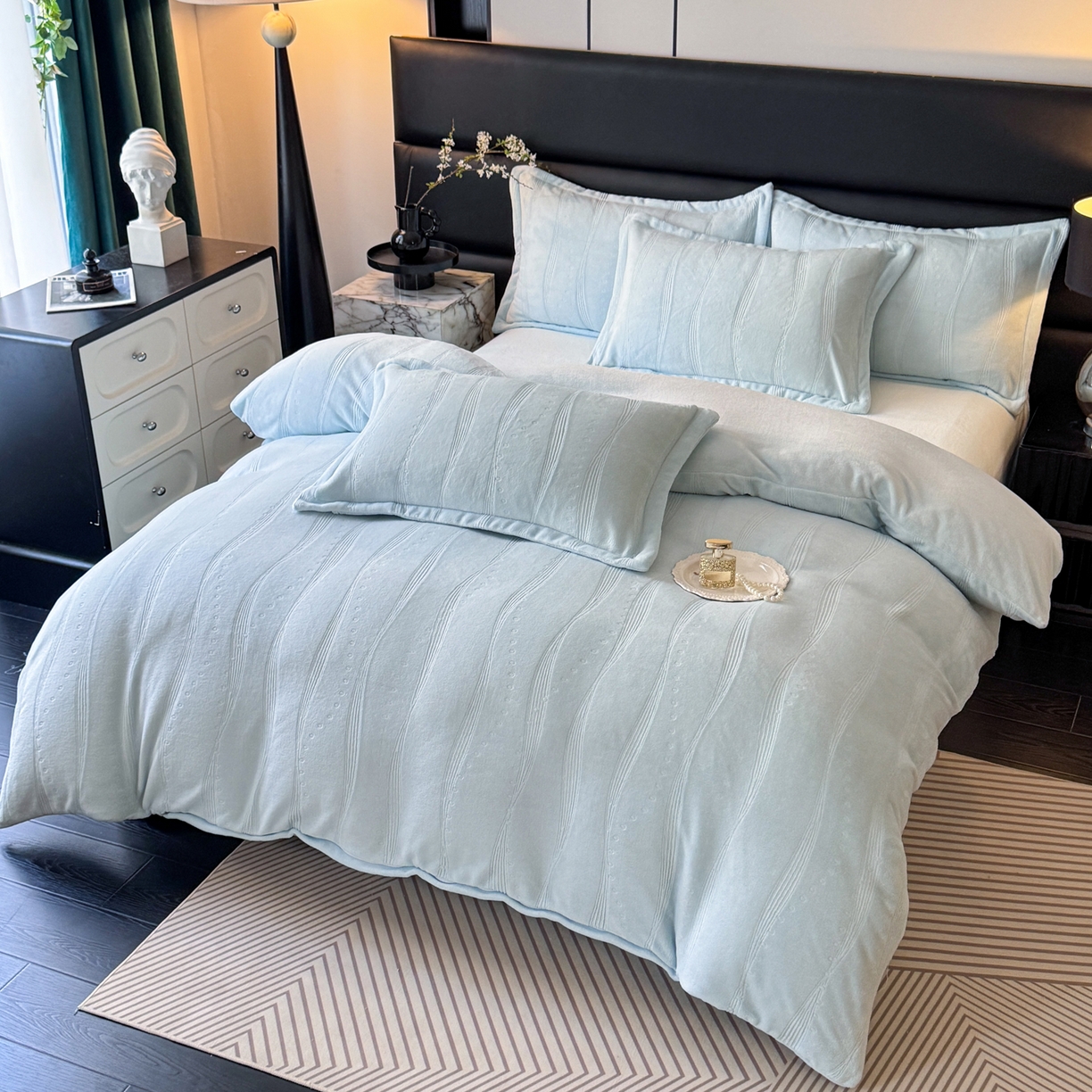 91家纺网 家纺一手货源 找家纺 逸尚阁 2025新款立体雕花牛奶绒四件套--史密斯 史密斯-海洋蓝