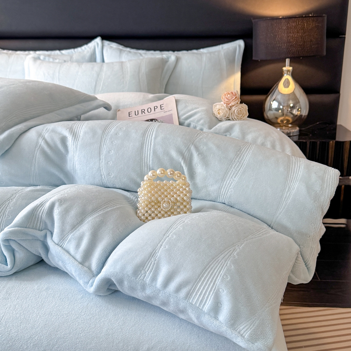 91家纺网 家纺一手货源 找家纺 逸尚阁 2025新款立体雕花牛奶绒四件套--史密斯 史密斯-海洋蓝