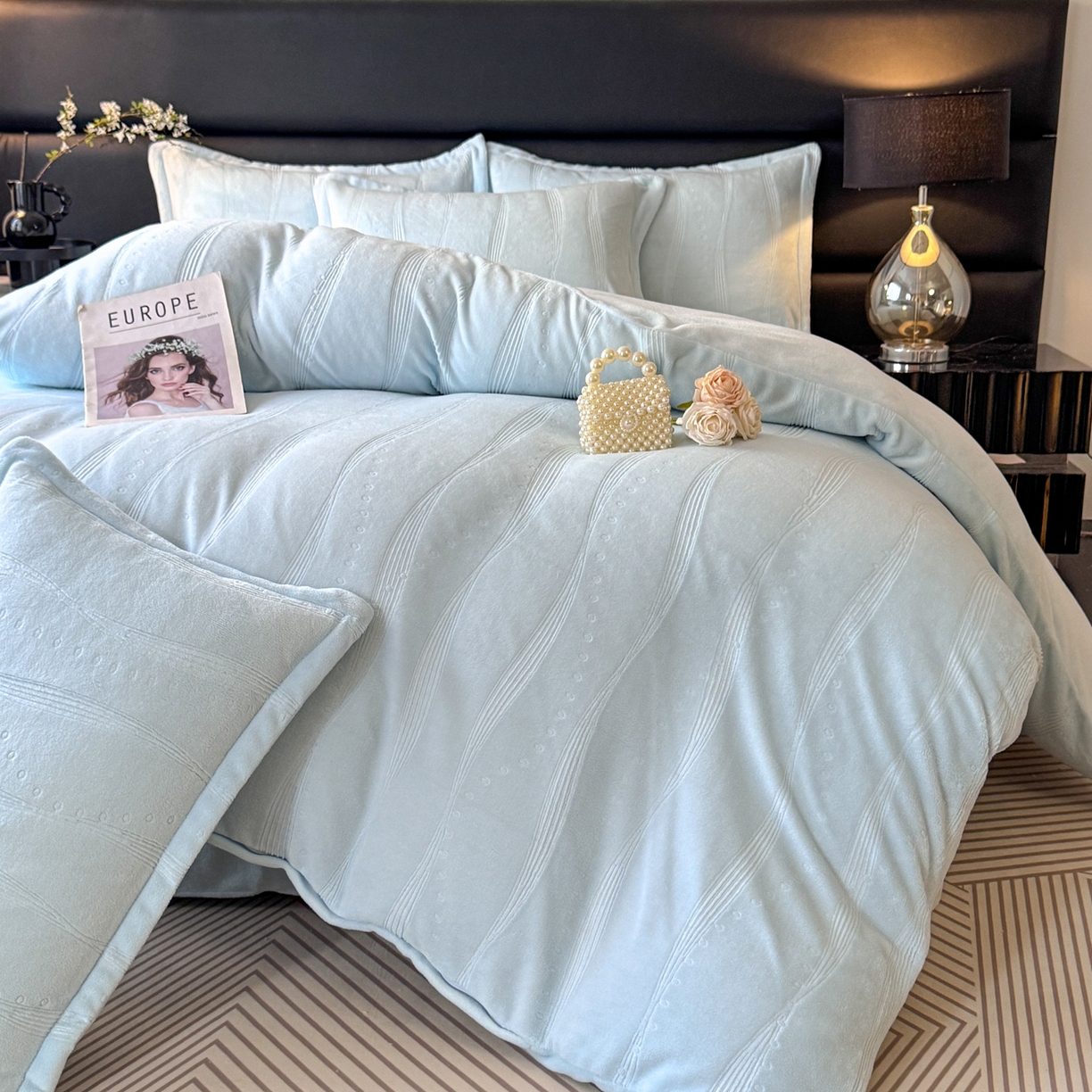 91家纺网 家纺一手货源 找家纺 逸尚阁 2025新款立体雕花牛奶绒四件套--史密斯 史密斯-海洋蓝