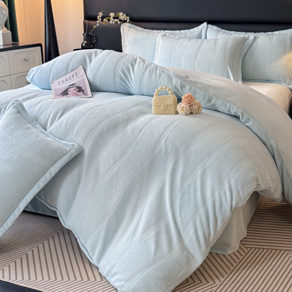 91家纺网 家纺一手货源 找家纺 逸尚阁 2025新款立体雕花牛奶绒四件套--史密斯 史密斯-海洋蓝