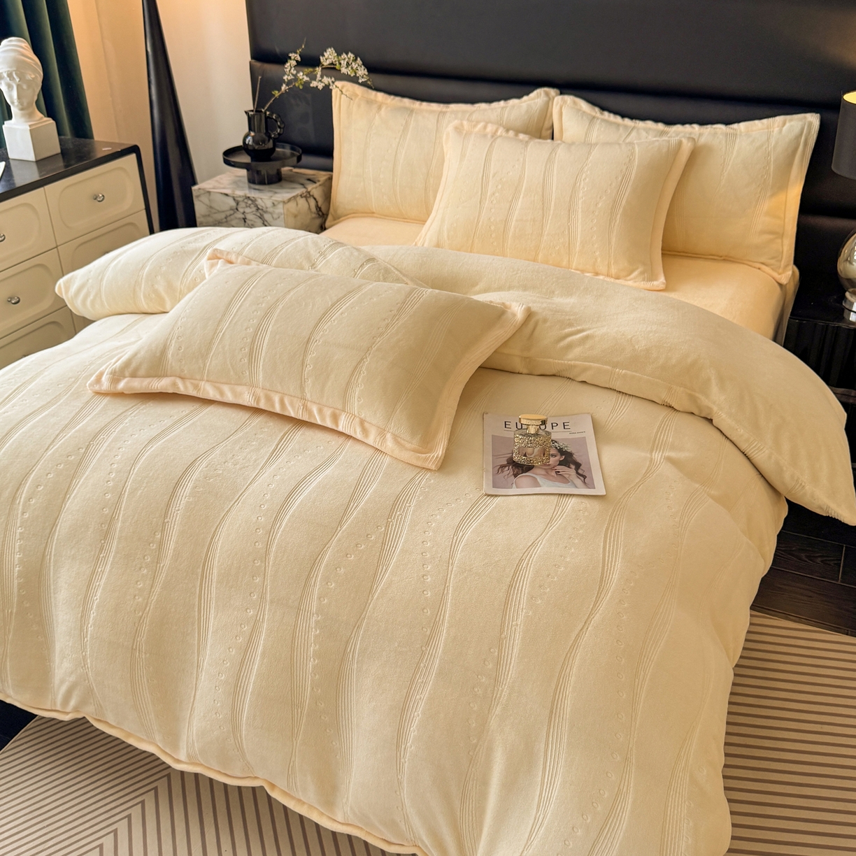 91家纺网 家纺一手货源 找家纺 逸尚阁 2025新款立体雕花牛奶绒四件套--史密斯 史密斯-蜜瓜黄